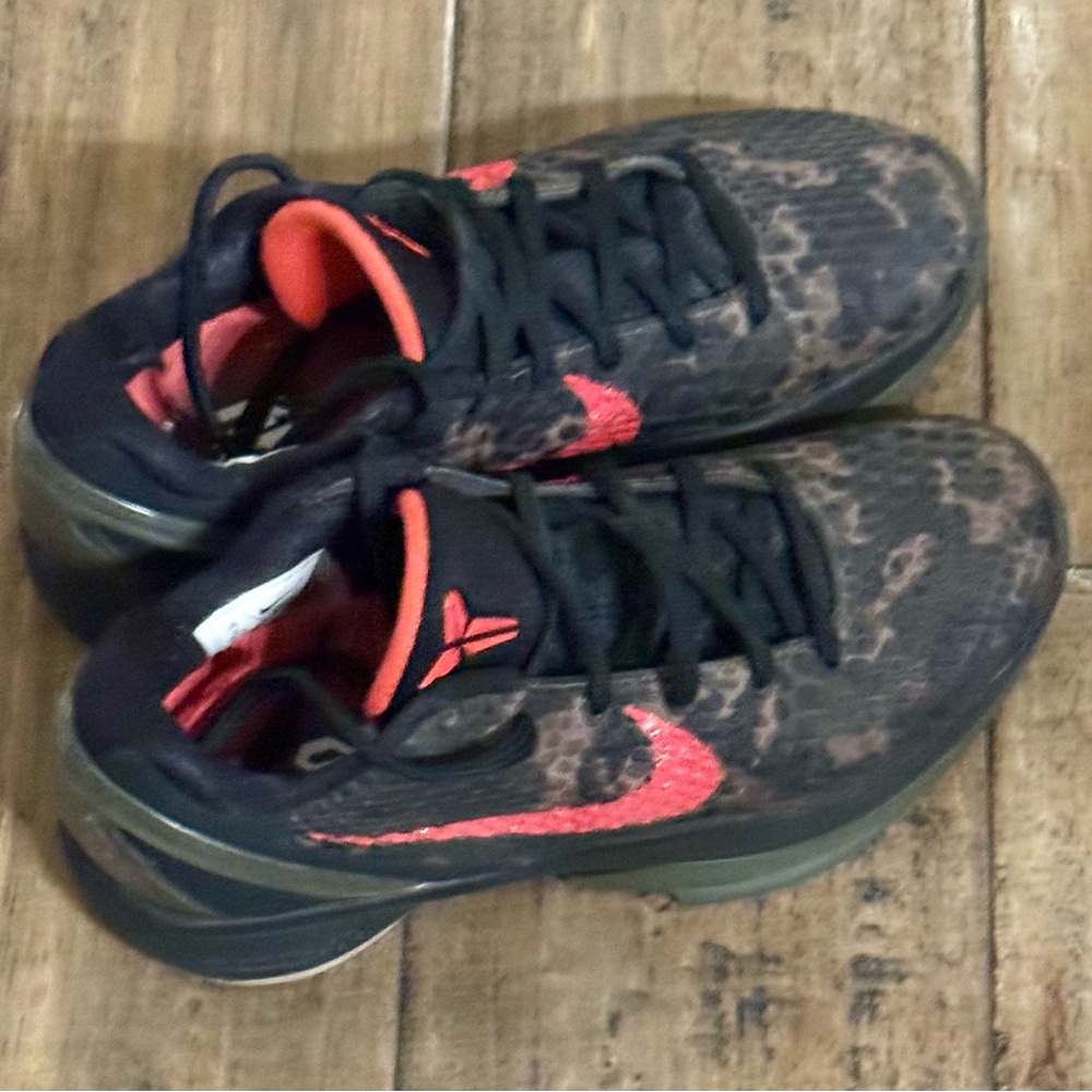 Nike Kids Black and Red Sneakers